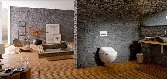 Bad 1 – Das natürliche Baddesign zeichnet sich durch Materialien wie Holz und Naturstein aus. Die Geberit Badkeramik fügt sich dezent ein und schafft somit eine ruhige Atmosphäre zum Wohlfühlen.