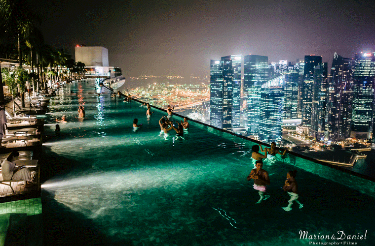 Baden mit atemberaubender Aussicht: Der Infinity Pool auf dem Marina Bay Sands.